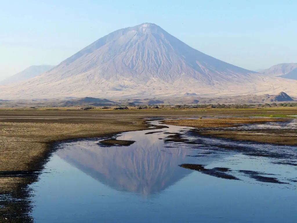 ol-doinyo-lengai-tanzania-jadore-safaris